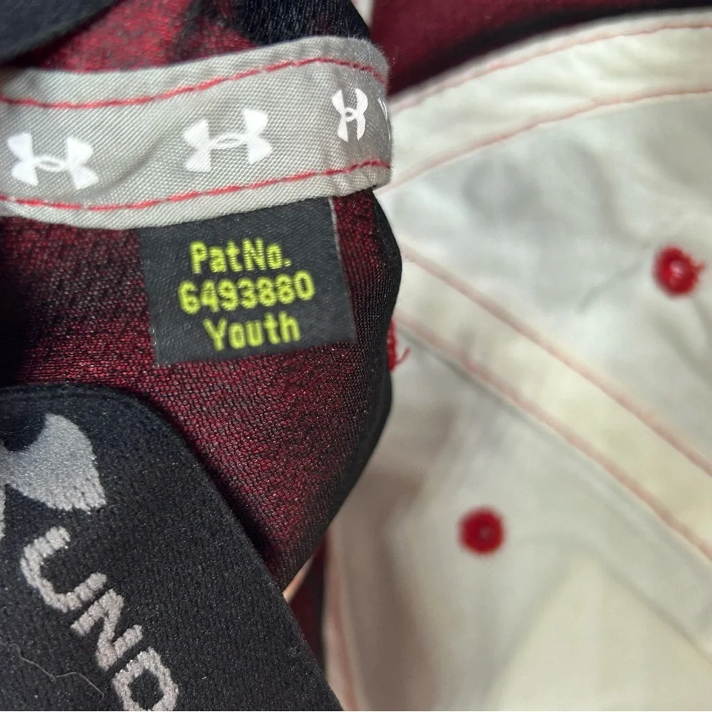 Under‎ Armour Hat Cap Youth Kids Boys S/M Flex Stretch Fitted Red Black Logo